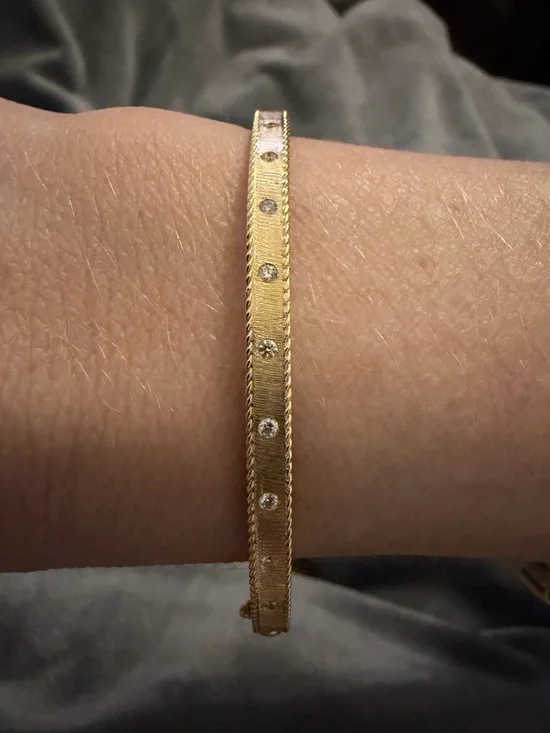 Roberto Coin 18k yellow gold PRINCESS DIAMOND SATIN BANGLE - Picture 2 of 8